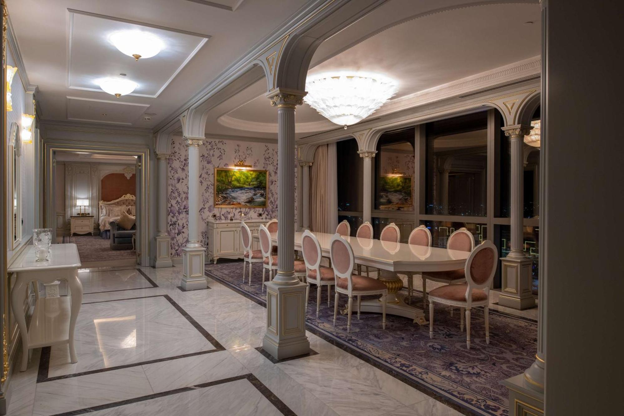 Hilton Tashkent City Eksteriør bilde Interior of the hotel